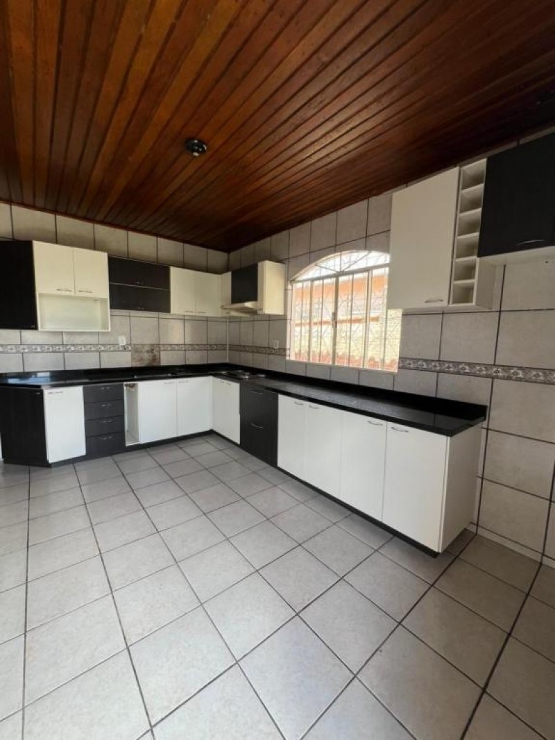 CASA BAIRRO CORAL 