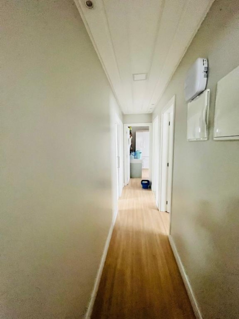 CASA COM PISCINA NA PENHA