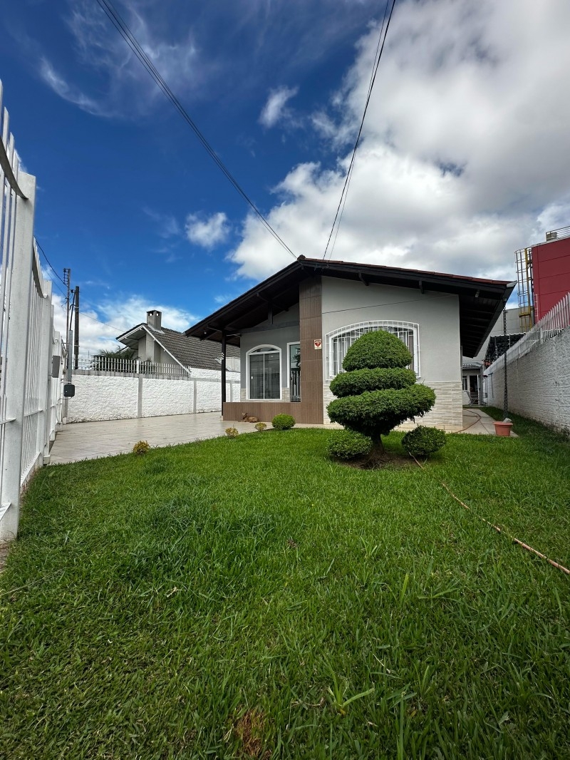 CASA COM ÓTIMA LOCALIZAÇÃO NO BAIRRO SAGRADO CORAÇÃO DE JESUS