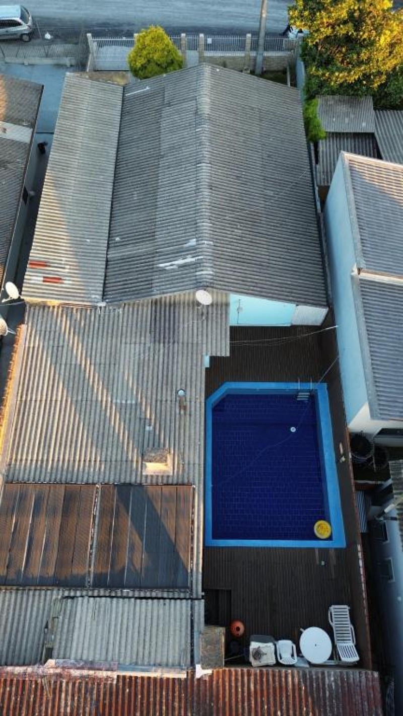 CASA NO BAIRRO SANTA MÔNICA