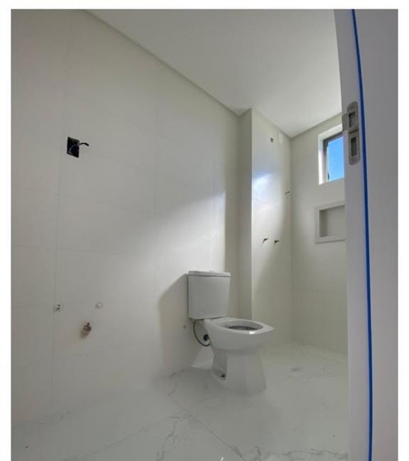 Apartamento em Meia Praia