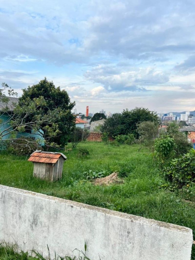 TERRENO COM EXCELENTE LOCALIZAÇÃO VILA NOVA