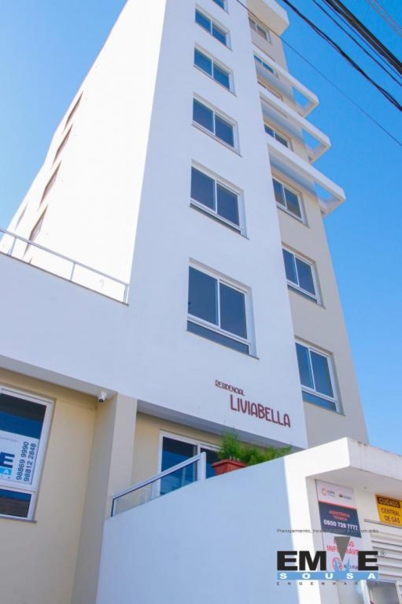 Apartemento semi-mobiliado no Coral