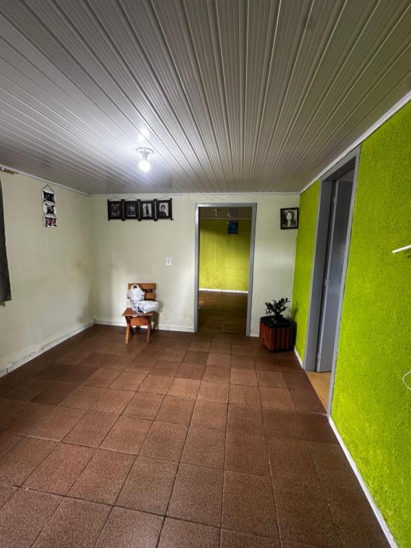 CASA NO BAIRRO GUARUJA