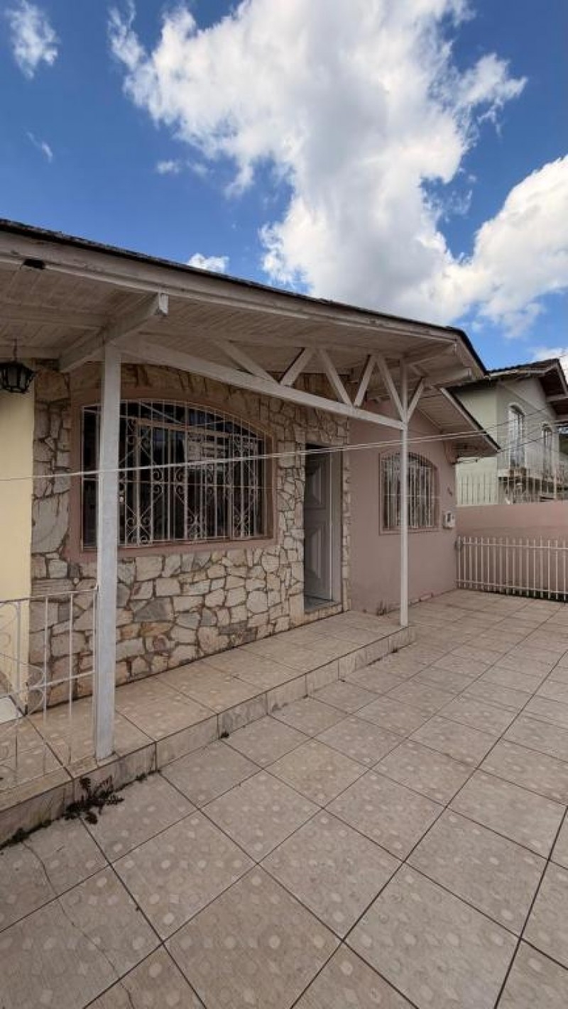 CASA NO BAIRRO SANTA RITA