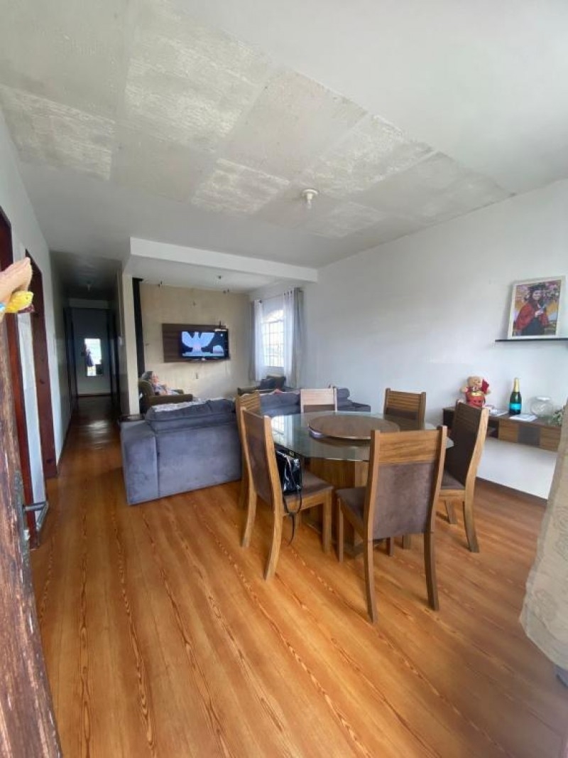 CASA COM 4 DORMITÓRIOS BAIRRO VILA NOVA