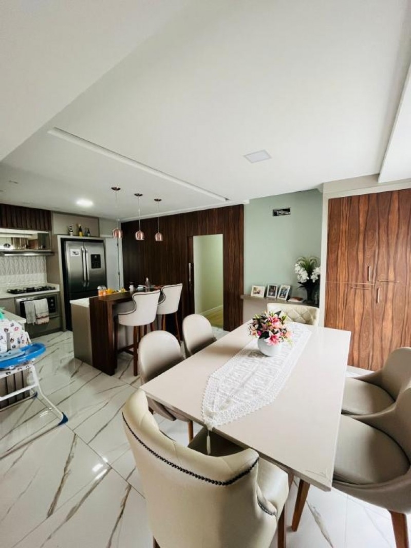 CASA COM PISCINA NA PENHA