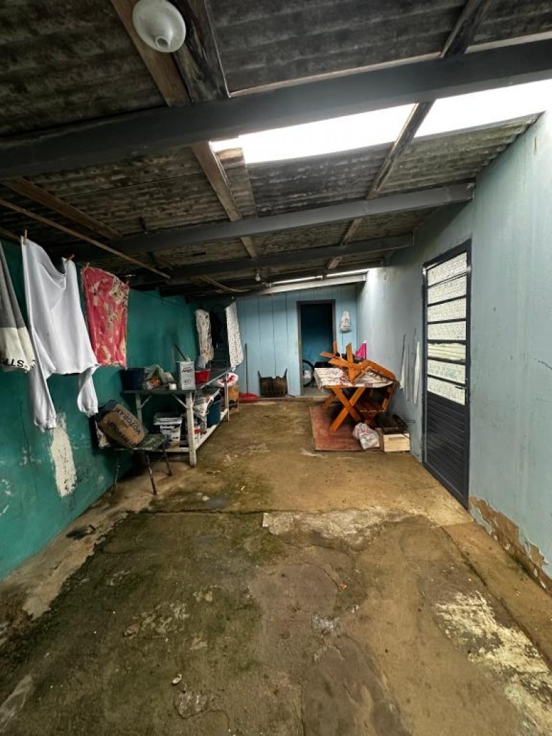 CASA NO BAIRRO GUARUJA