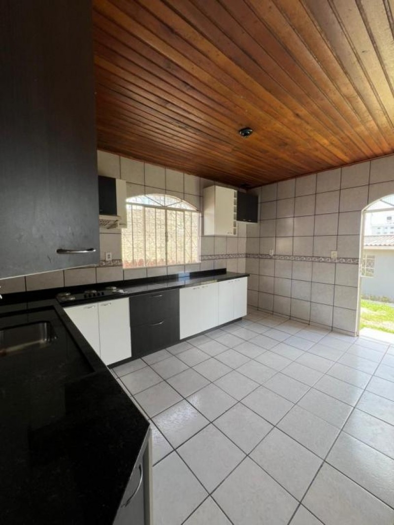 CASA BAIRRO CORAL 