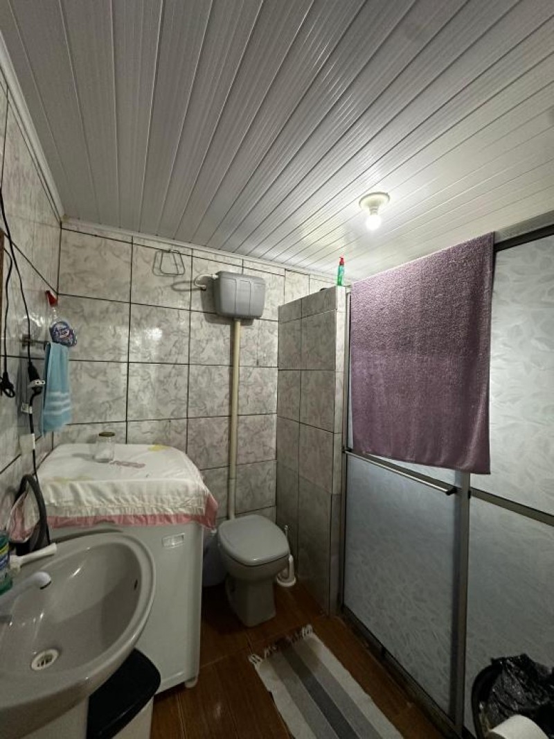 CASA NO BAIRRO GUARUJA