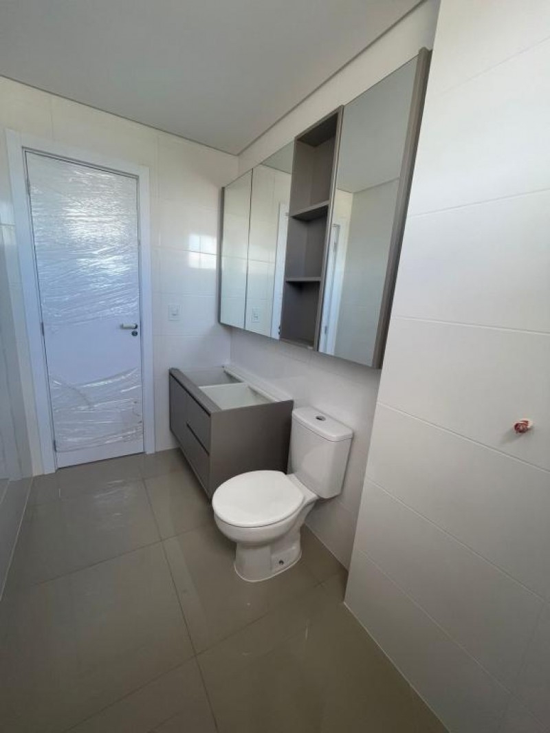 Apartemento semi-mobiliado no Coral