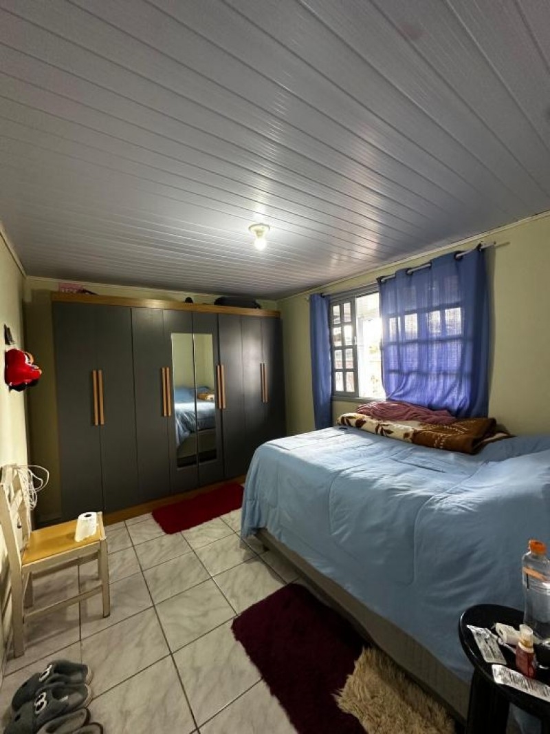 CASA NO BAIRRO GUARUJA