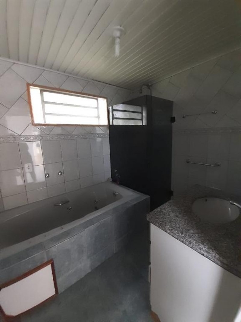 CASA NO BAIRRO SAGRADO CORAÇÃO DE JESUS SEMIMOBILIADA