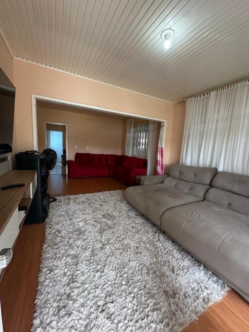 CASA NO BAIRRO SANTA MÔNICA