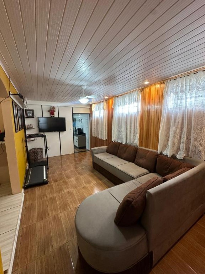 CASA NO BAIRRO SANTA MÔNICA