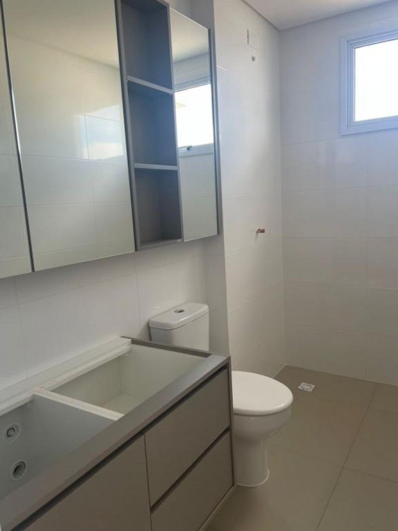 Apartemento semi-mobiliado no Coral