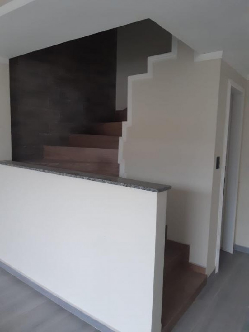 SOBRADO NO BAIRRO FERROVIA