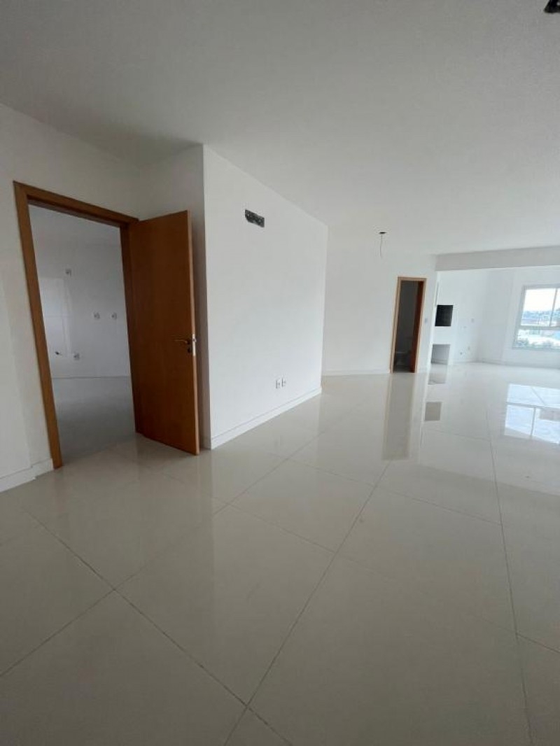 Apartamento novo no Coral