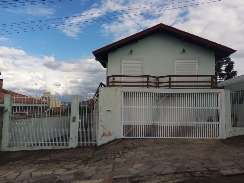 CASA NO BAIRRO FREI ROGERIO