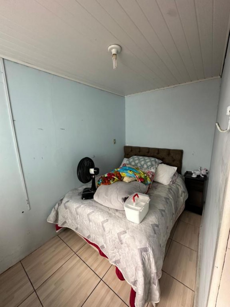 CASA NO BAIRRO SANTA MÔNICA