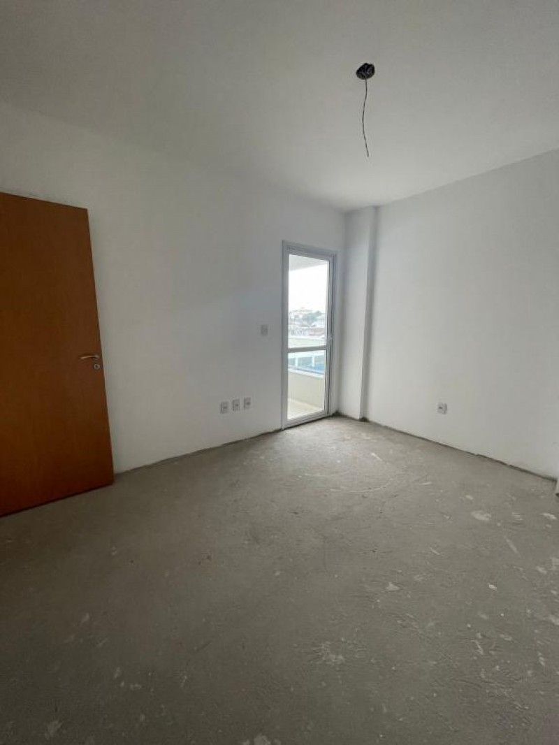 Apartamento novo no Coral