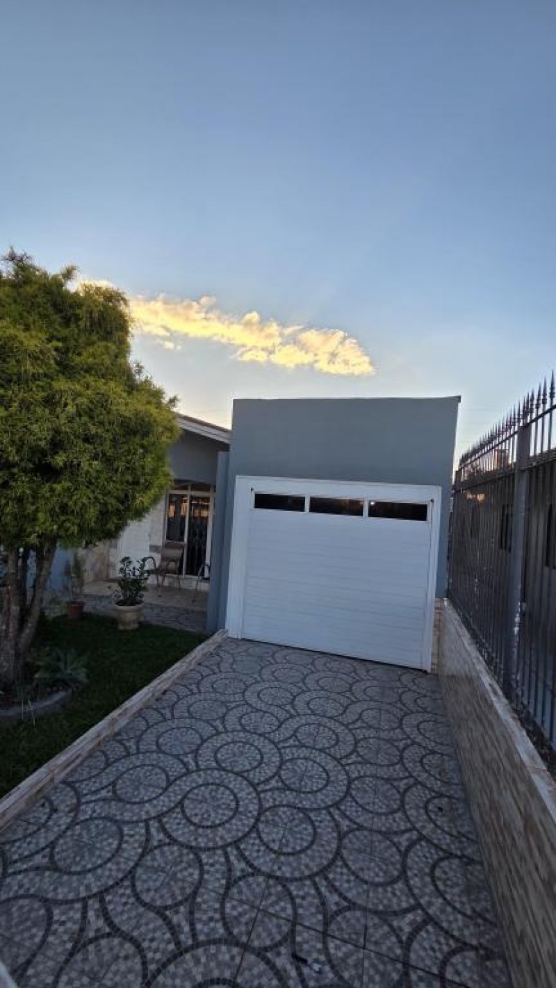 CASA NO BAIRRO SANTA MÔNICA