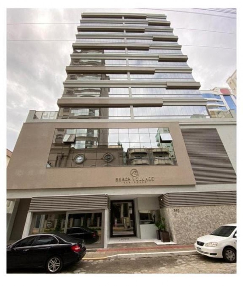 Apartamento em Meia Praia