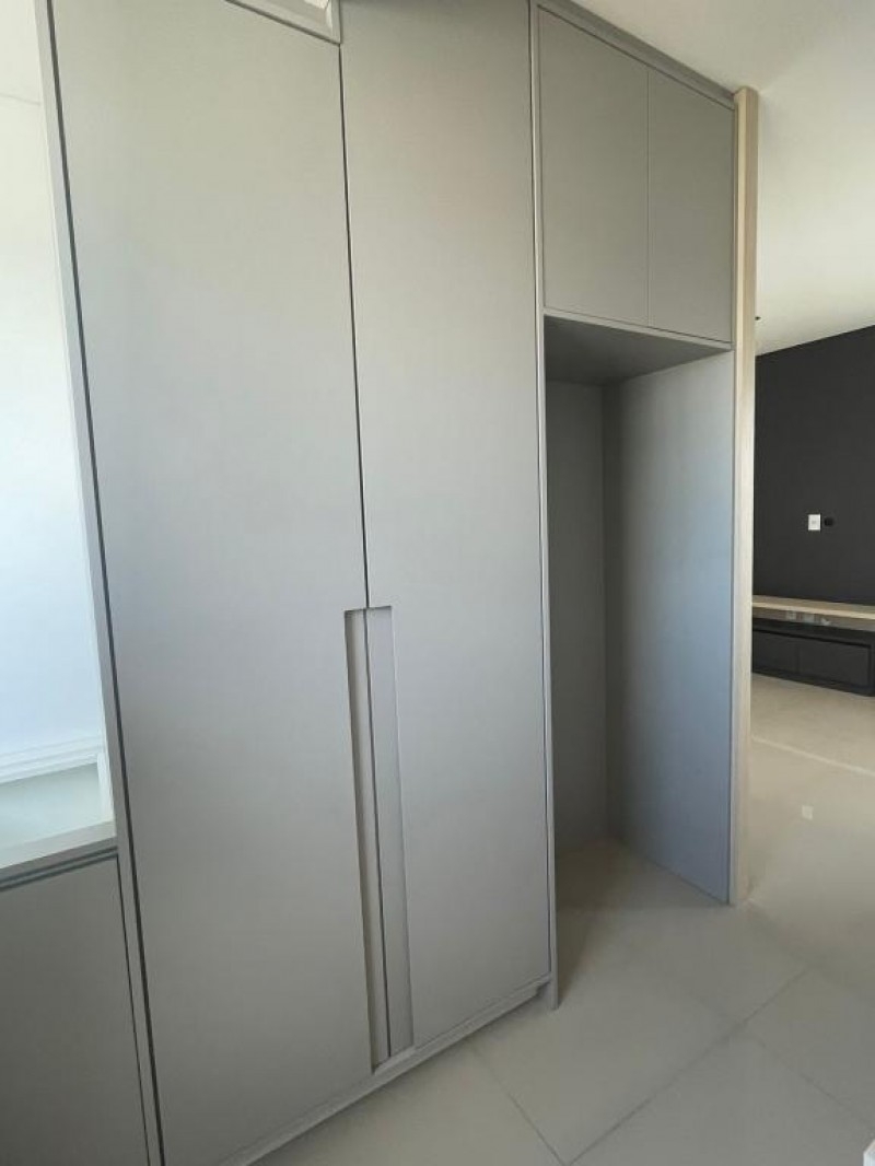 Apartemento semi-mobiliado no Coral