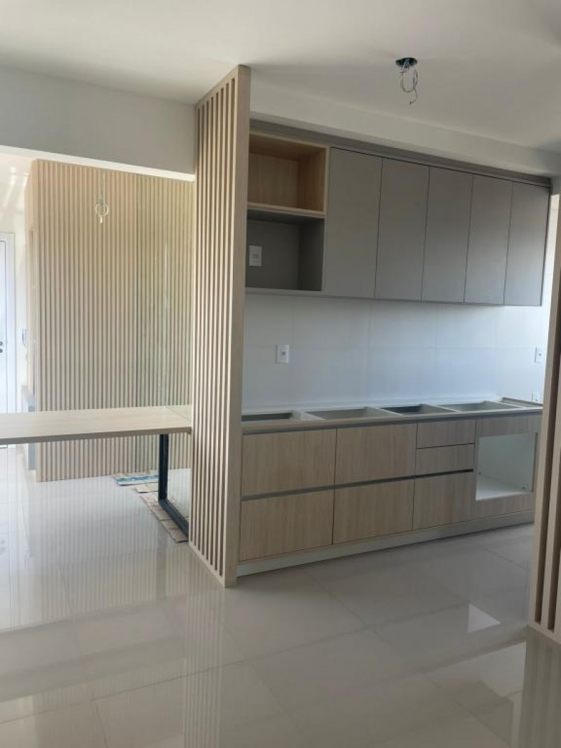 Apartemento semi-mobiliado no Coral