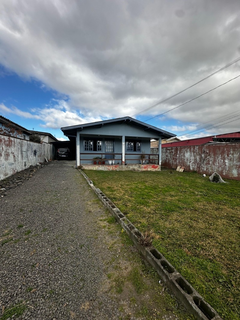 CASA NO BAIRRO GUARUJA