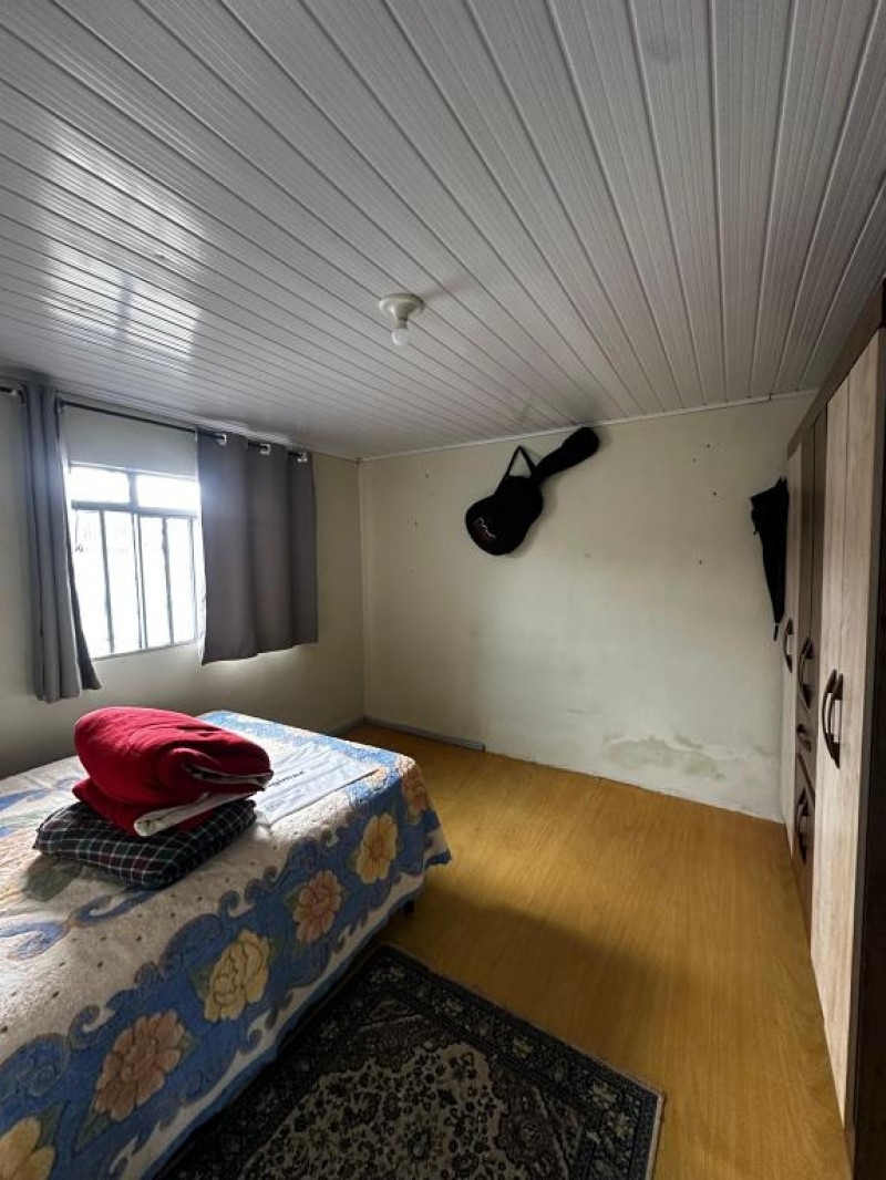 CASA NO BAIRRO GUARUJA