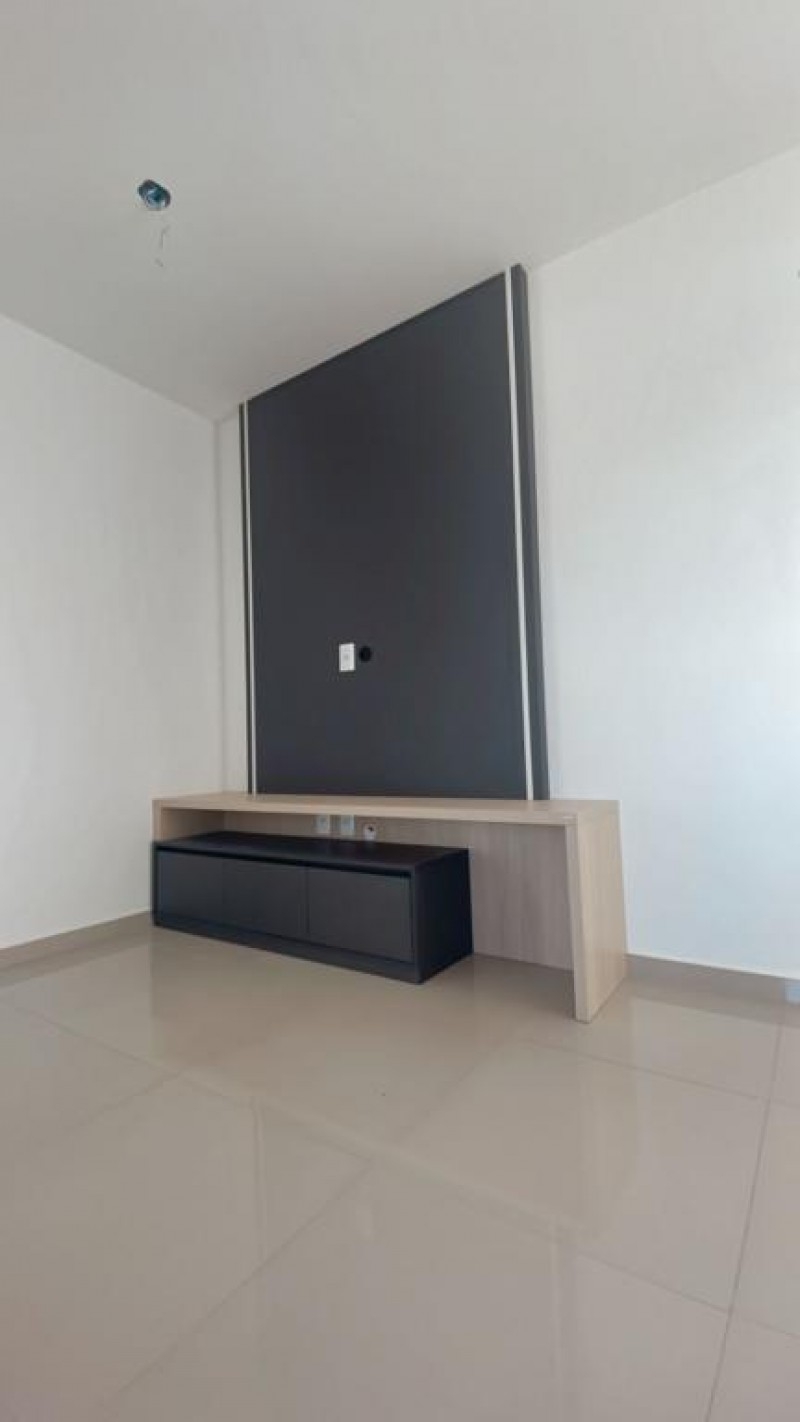 Apartemento semi-mobiliado no Coral