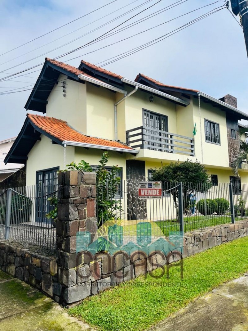 CASA DE ESQUINA NO BAIRRO FREI ROGERIO