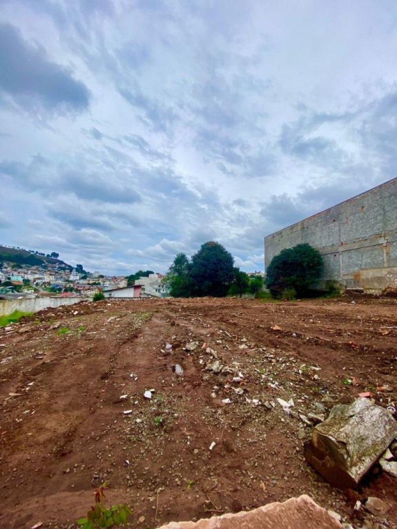 TERRENO NO BAIRRO SANTA RITA COM 764m²