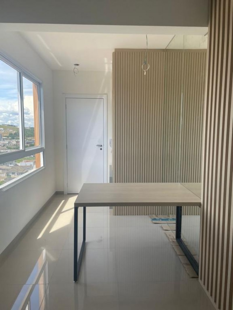 Apartemento semi-mobiliado no Coral
