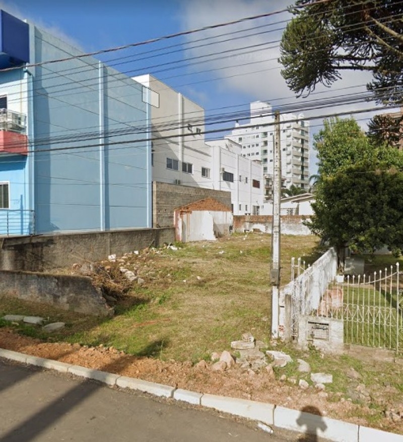 TERRENO NO CENTRO 