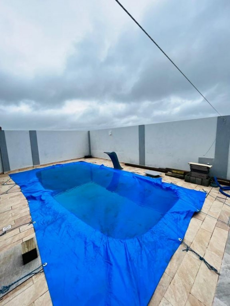 CASA COM PISCINA NA PENHA