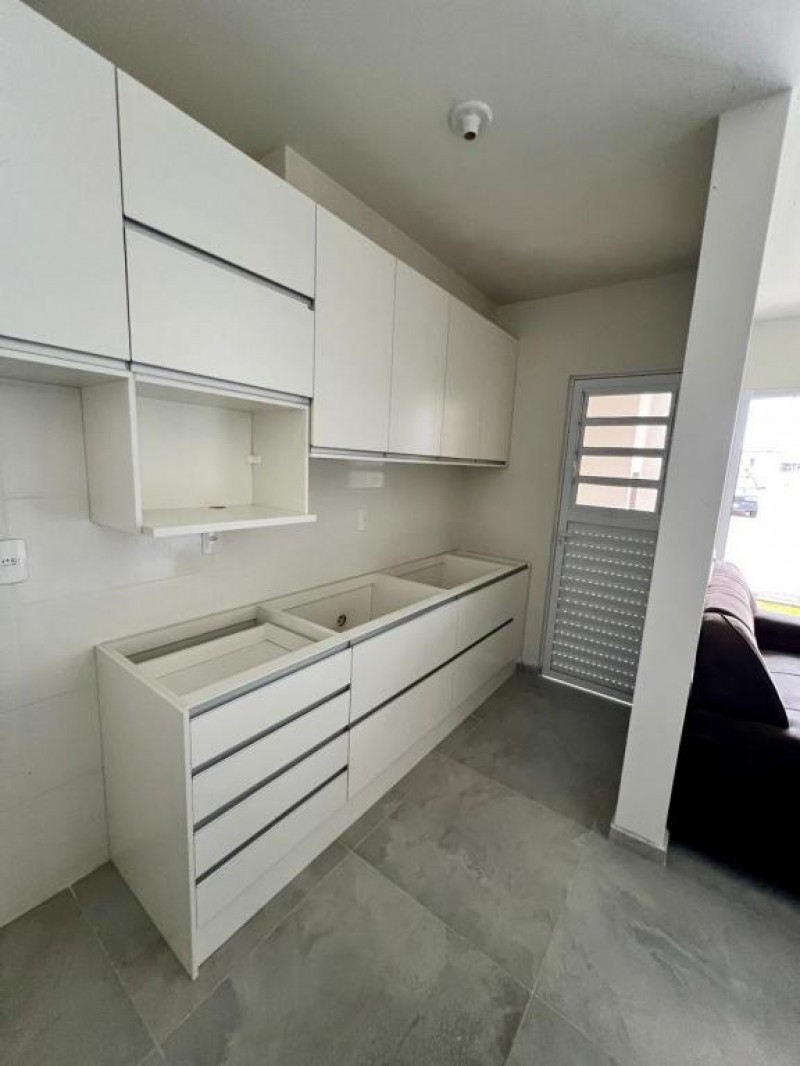 APARTAMENTO SEMIMOBILIADO MIRANTE DOS BOSQUES