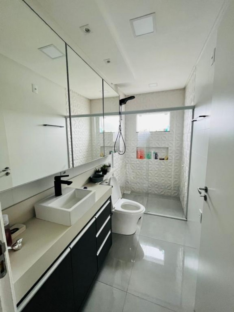 CASA COM PISCINA NA PENHA