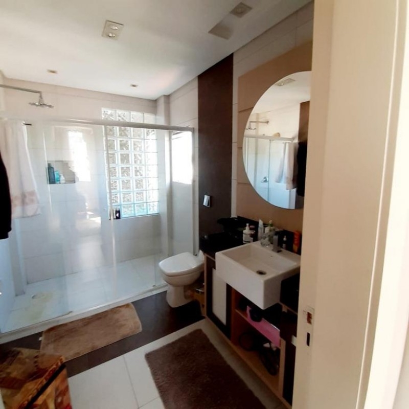 TRIPLEX, SALA COMERCIAL E APARTAMENTO - CENTRO
