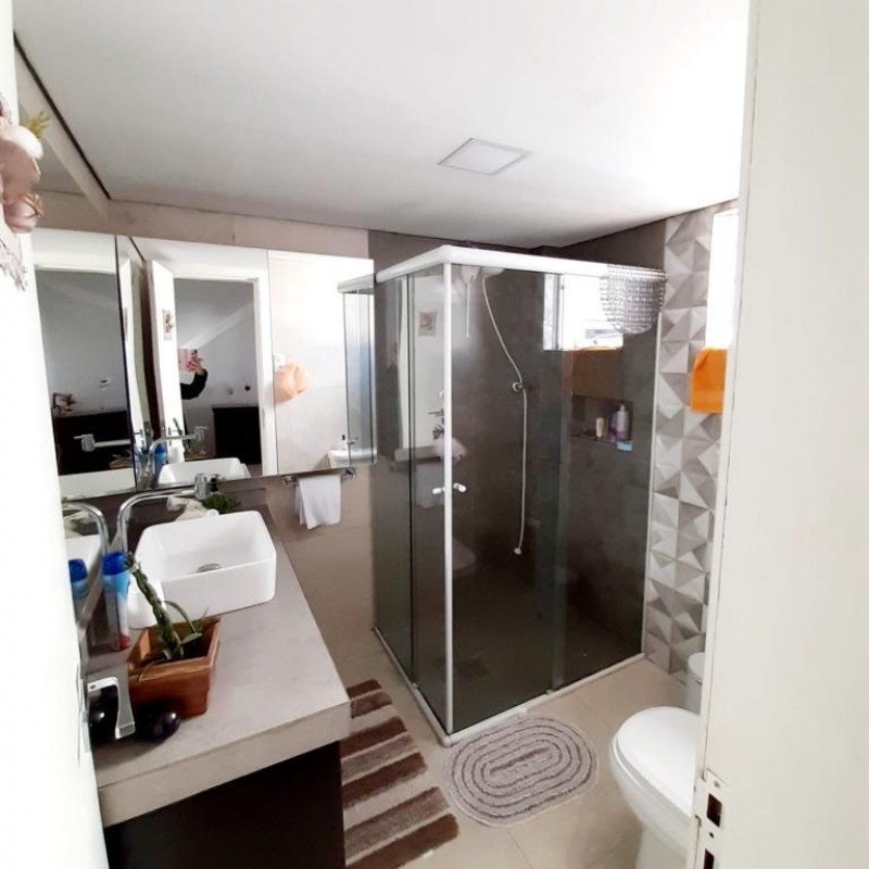 TRIPLEX, SALA COMERCIAL E APARTAMENTO - CENTRO