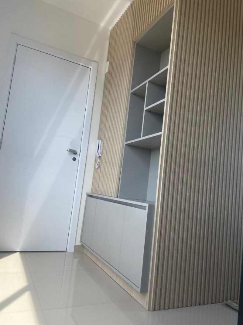 Apartemento semi-mobiliado no Coral