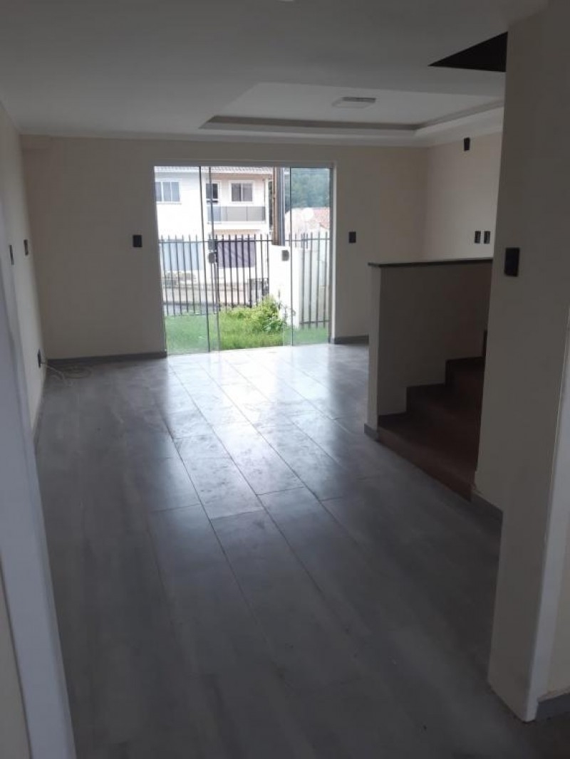 SOBRADO NO BAIRRO FERROVIA